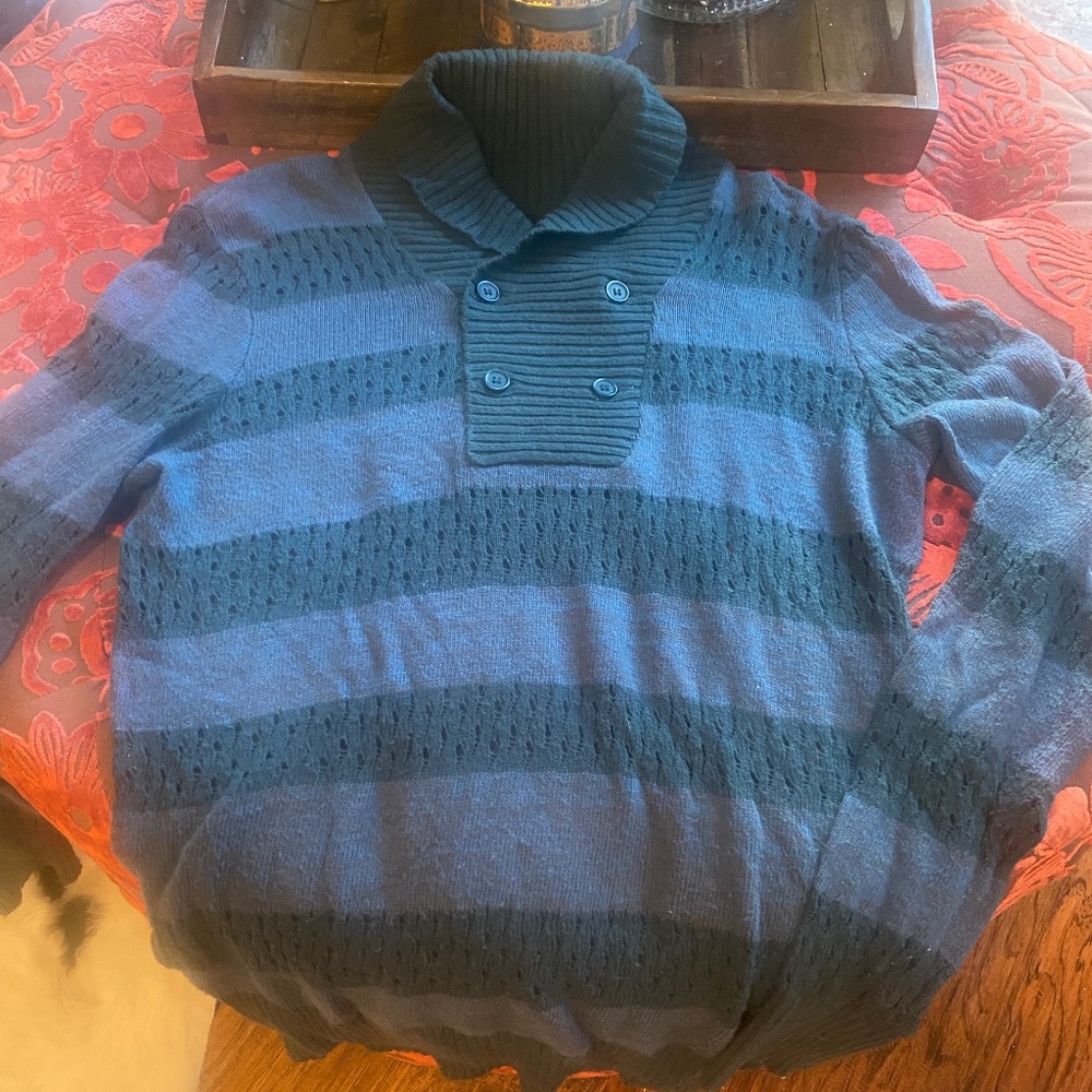 Men's Sweater size Small Standard Cloth brand